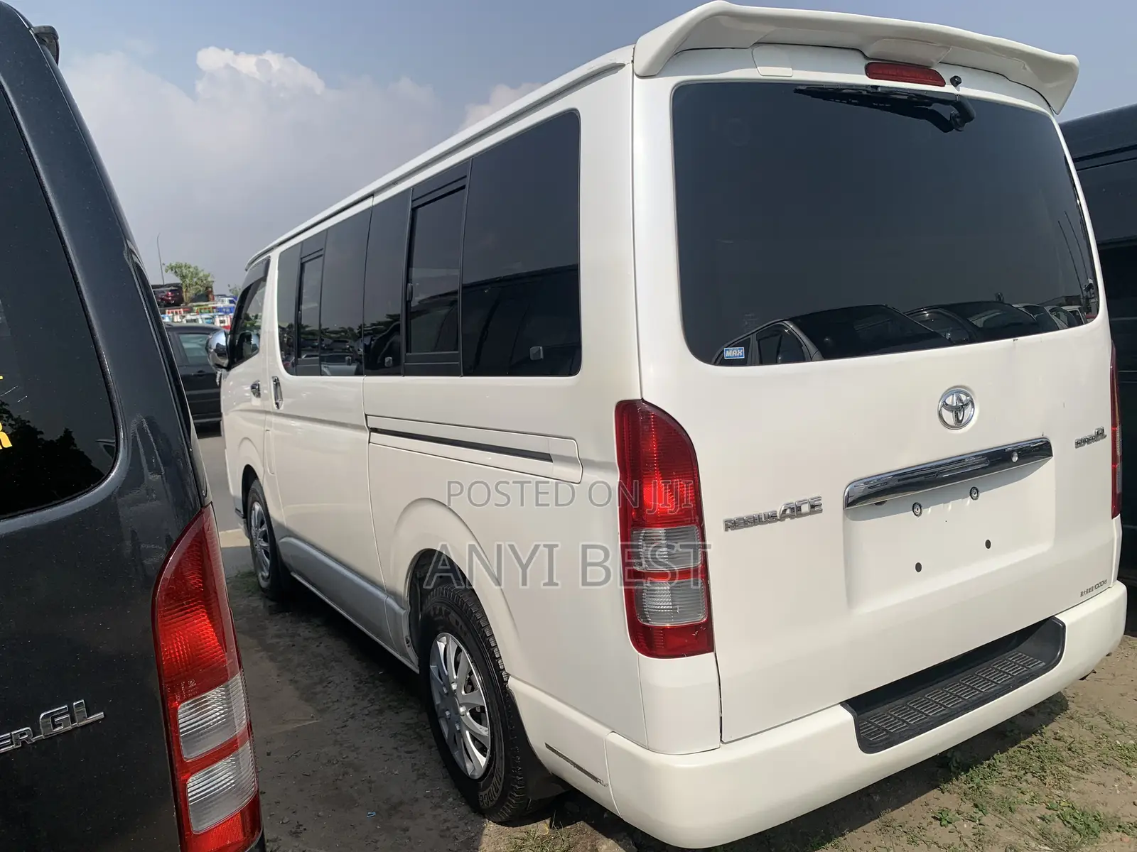 Toyota HiAce 2013 White