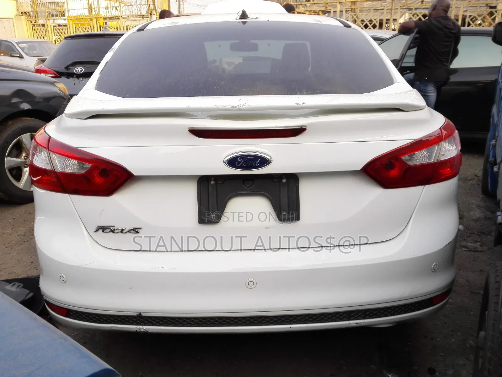 Ford Focus SE 4dr Hatchback (2.0L 4cyl 5M) 2014 White