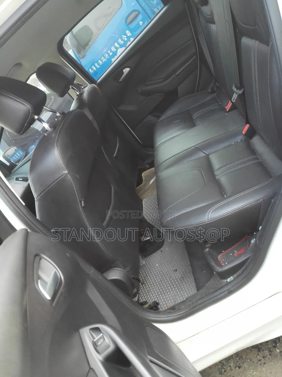 Ford Focus SE 4dr Hatchback (2.0L 4cyl 5M) 2014 White
