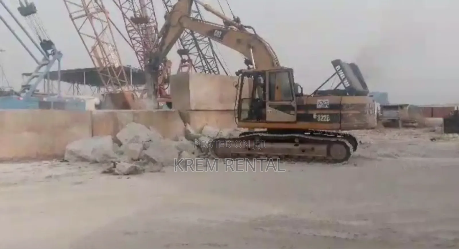 Hire a Good Excavator for Demolition