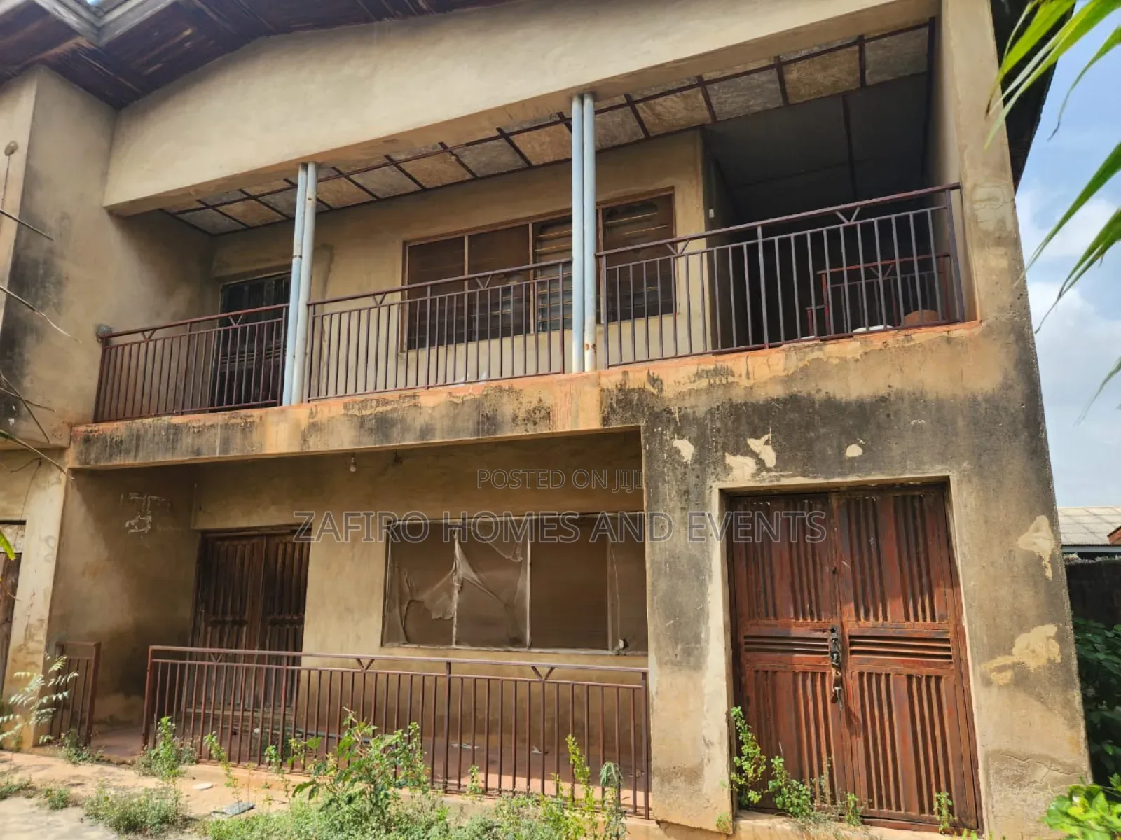 10bdrm Apartment in Near Alakia for sale