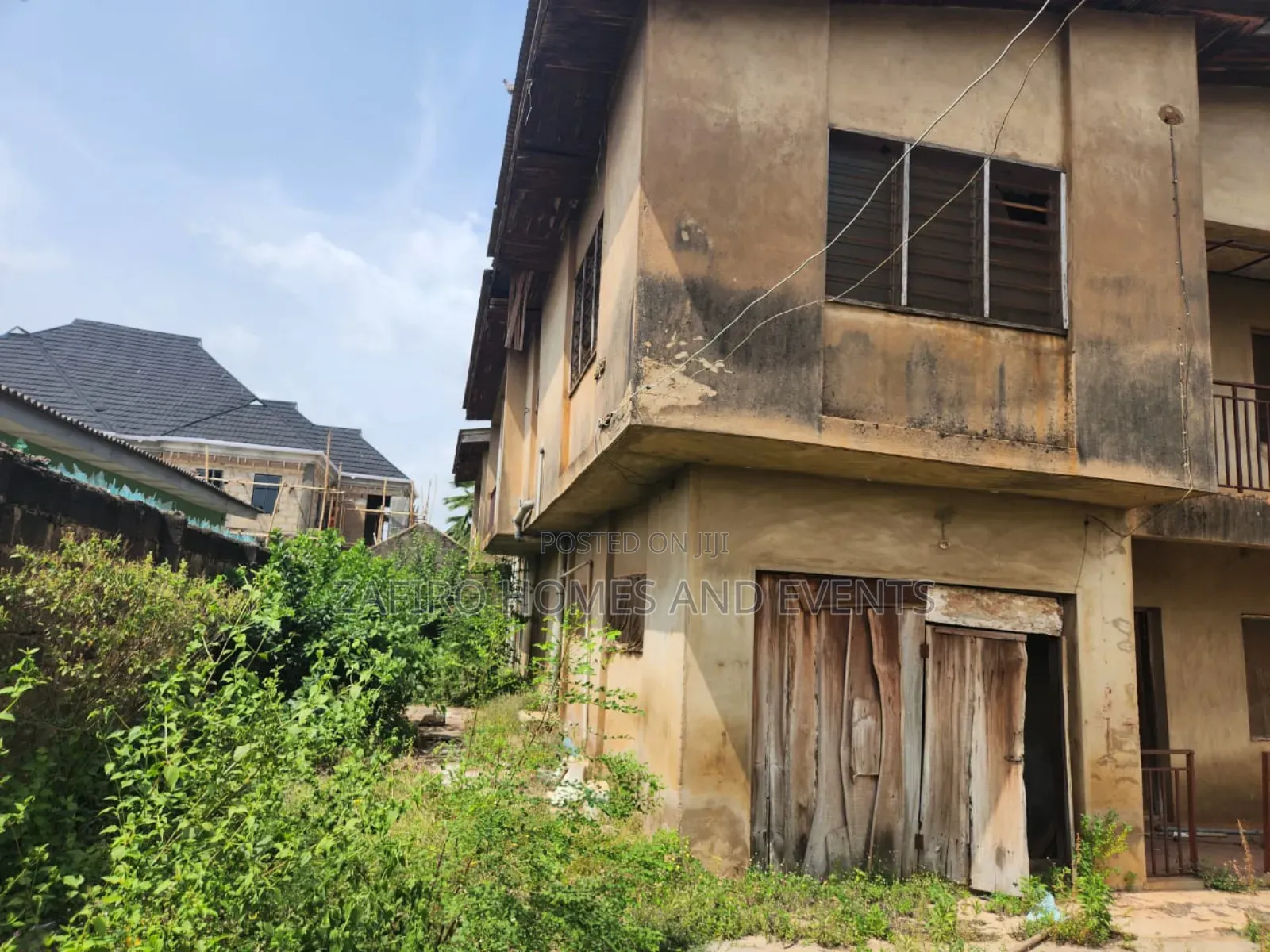 10bdrm Apartment in Near Alakia for sale