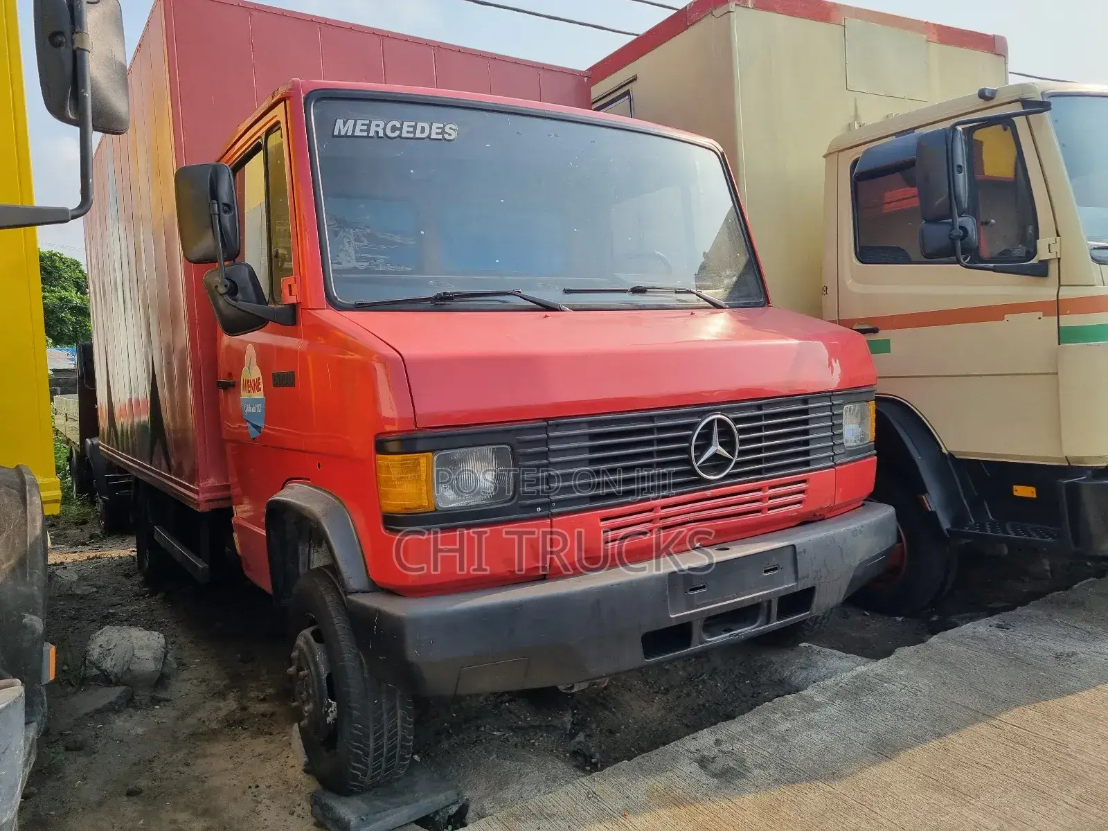 Mercedes Benz 609d Cargo Truck