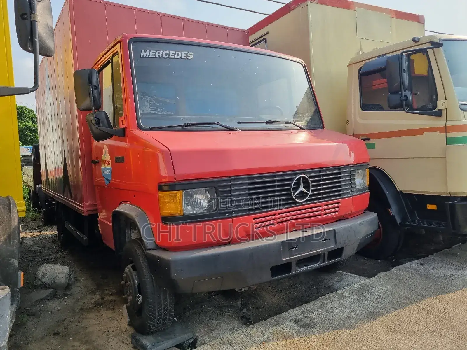 Mercedes Benz 609d Cargo Truck