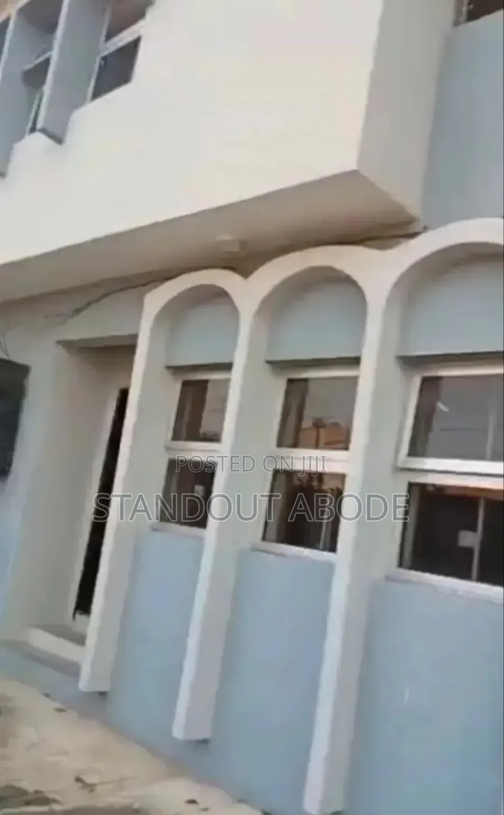 4bdrm Duplex in In A Good Location, Abaranje for sale