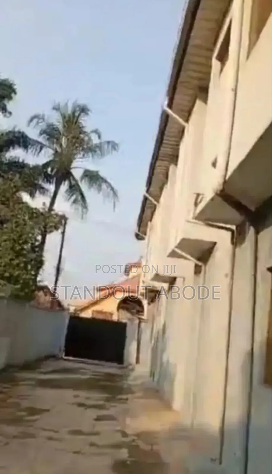 4bdrm Duplex in In A Good Location, Abaranje for sale