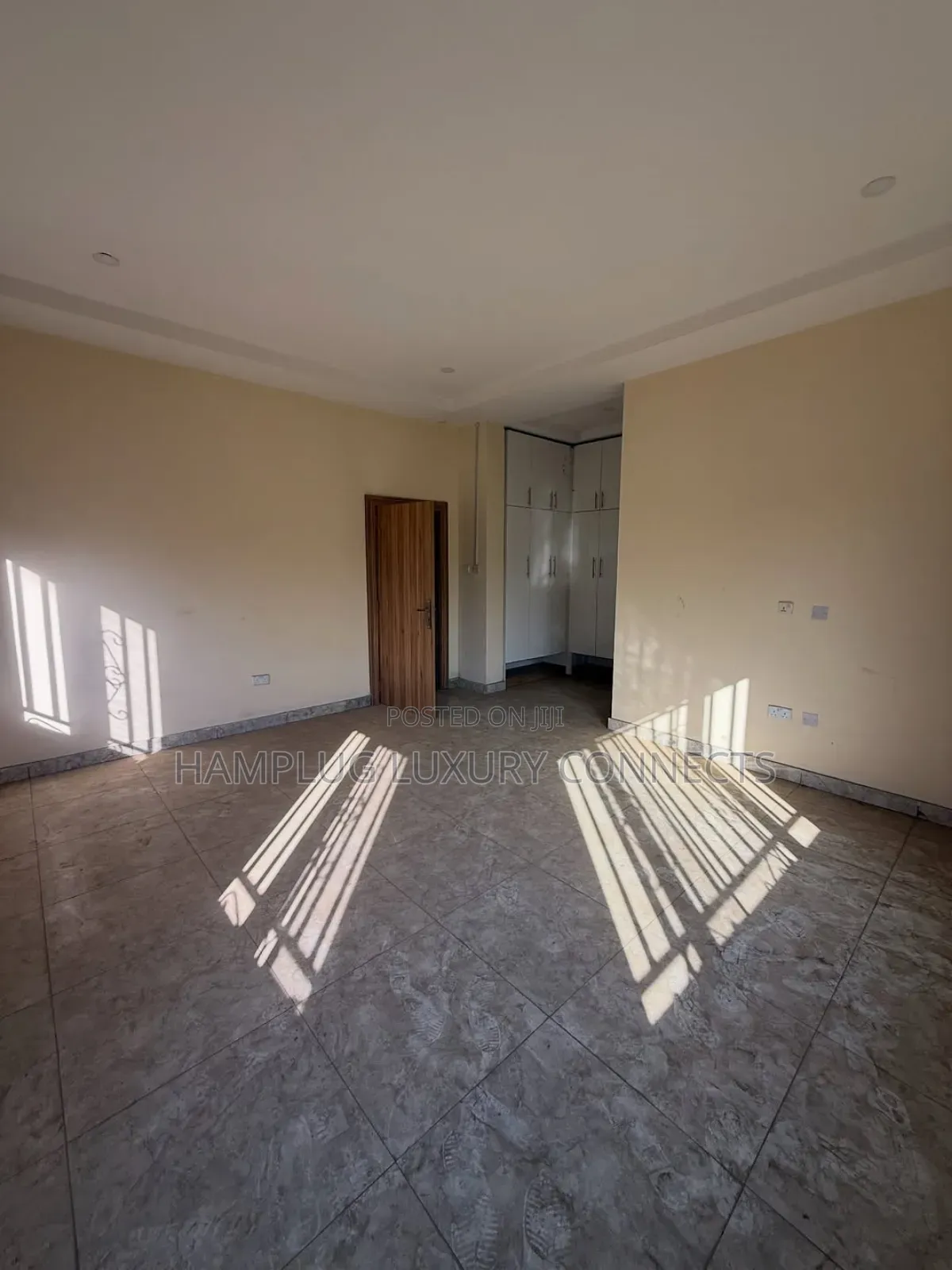 Furnished 4bdrm Duplex in Apo for sale