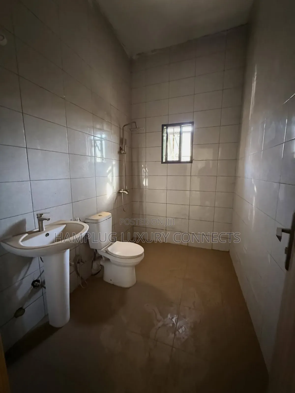 Furnished 4bdrm Duplex in Apo for sale