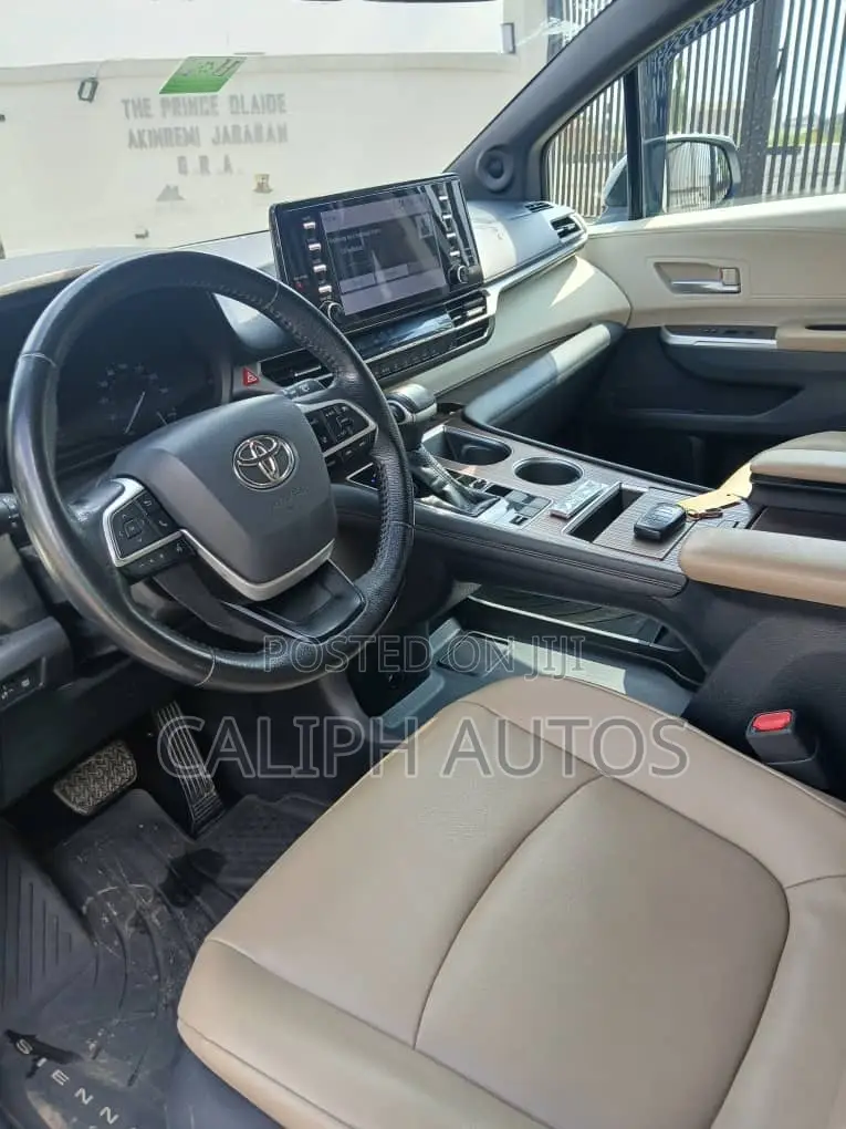 Toyota Sienna Limited 7-Passenger AWD 2021 Silver