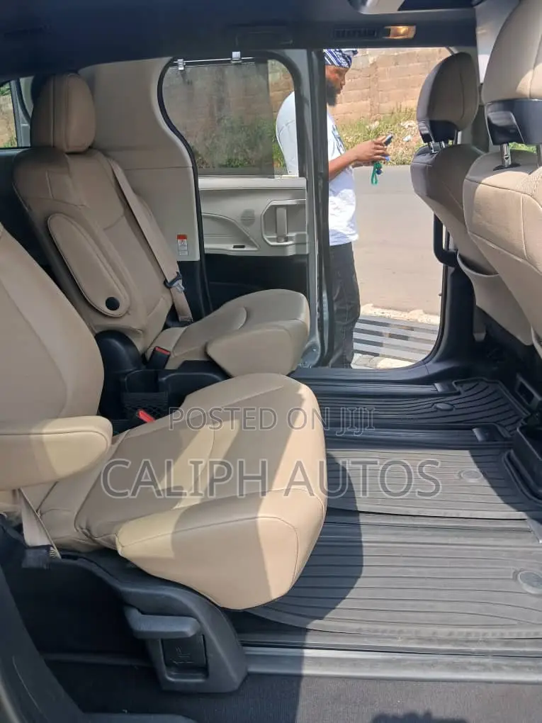 Toyota Sienna Limited 7-Passenger AWD 2021 Silver