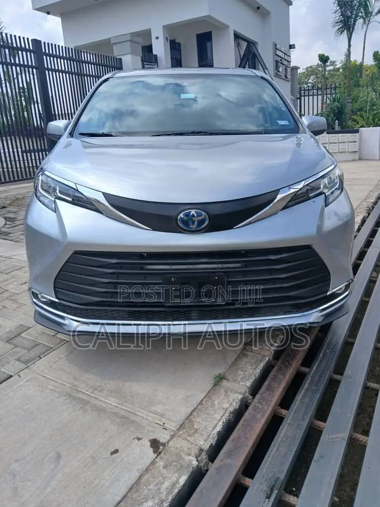 Toyota Sienna Limited 7-Passenger AWD 2021 Silver