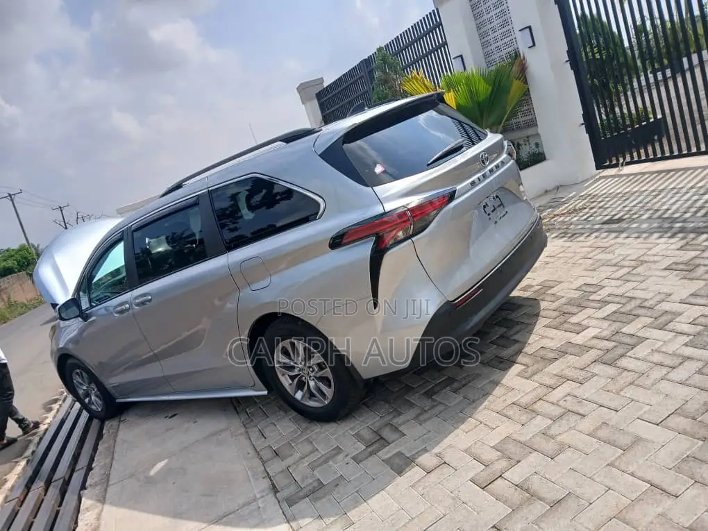 Toyota Sienna Limited 7-Passenger AWD 2021 Silver