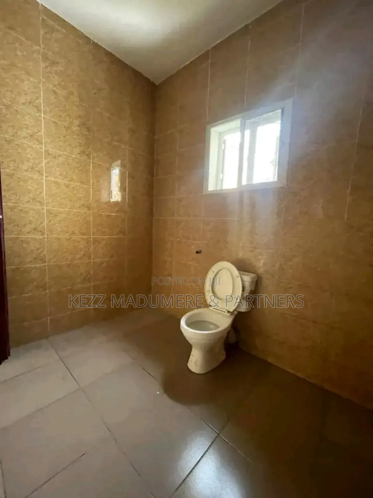 5bdrm Duplex in Sars Road Port for sale