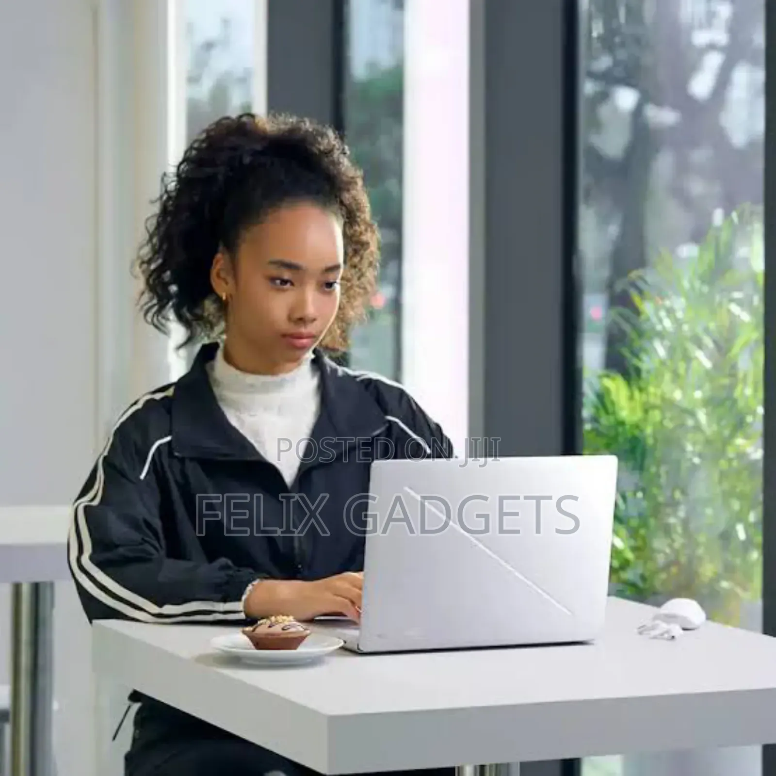 New Laptop Asus ROG Zephyrus G16 32GB Intel Core i9 SSD 1T