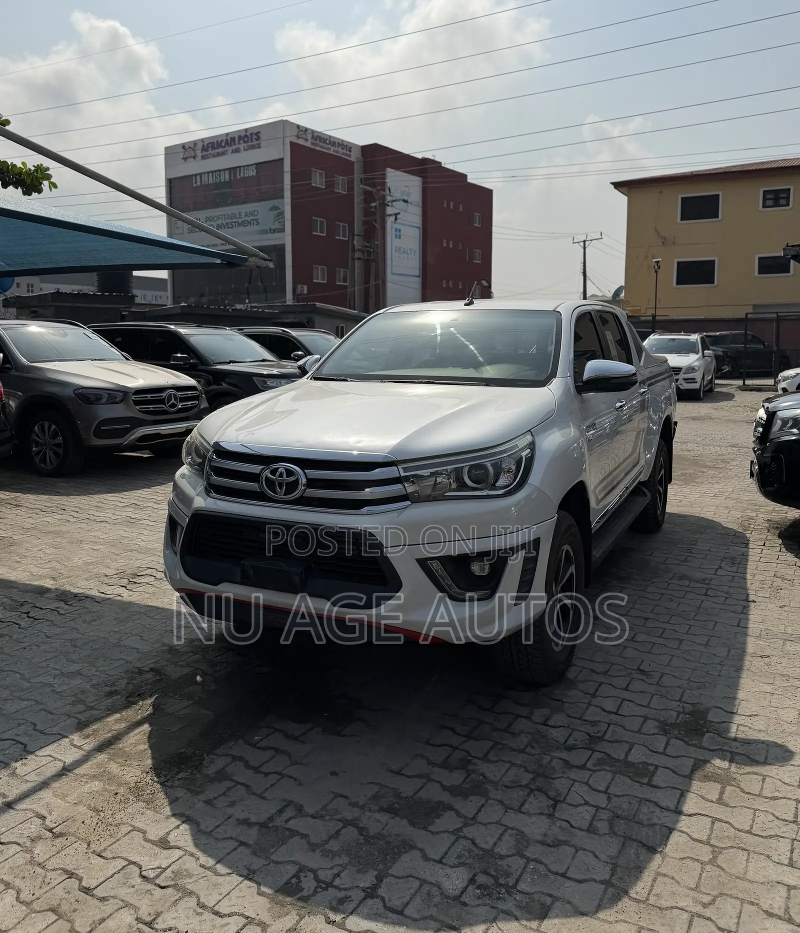 Toyota Hilux SR 4x4 2018 White