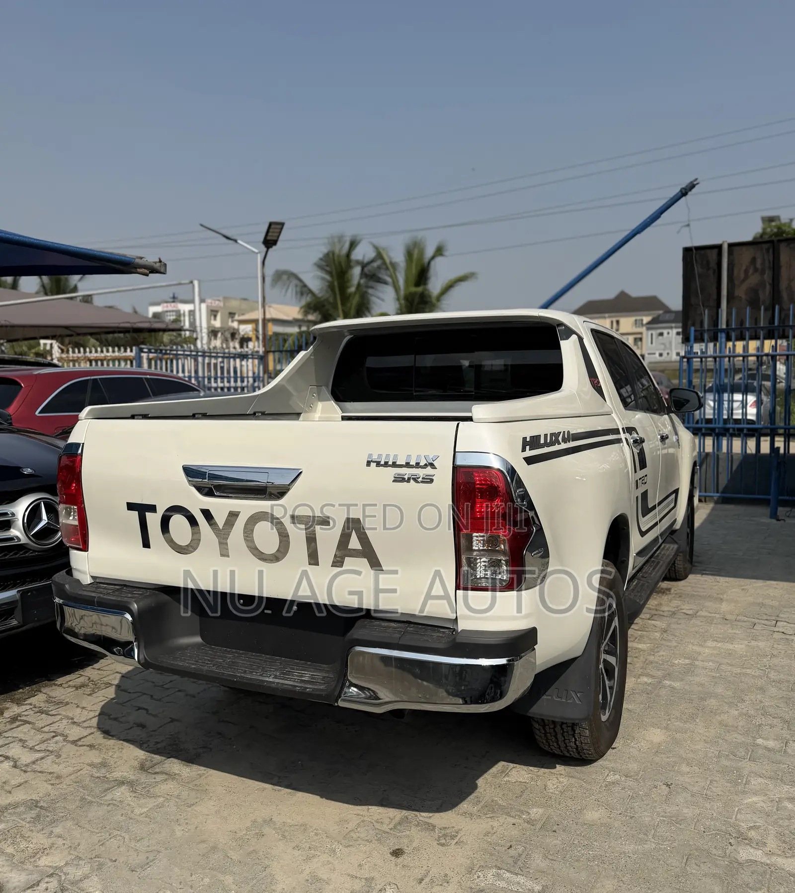 Toyota Hilux SR 4x4 2018 White
