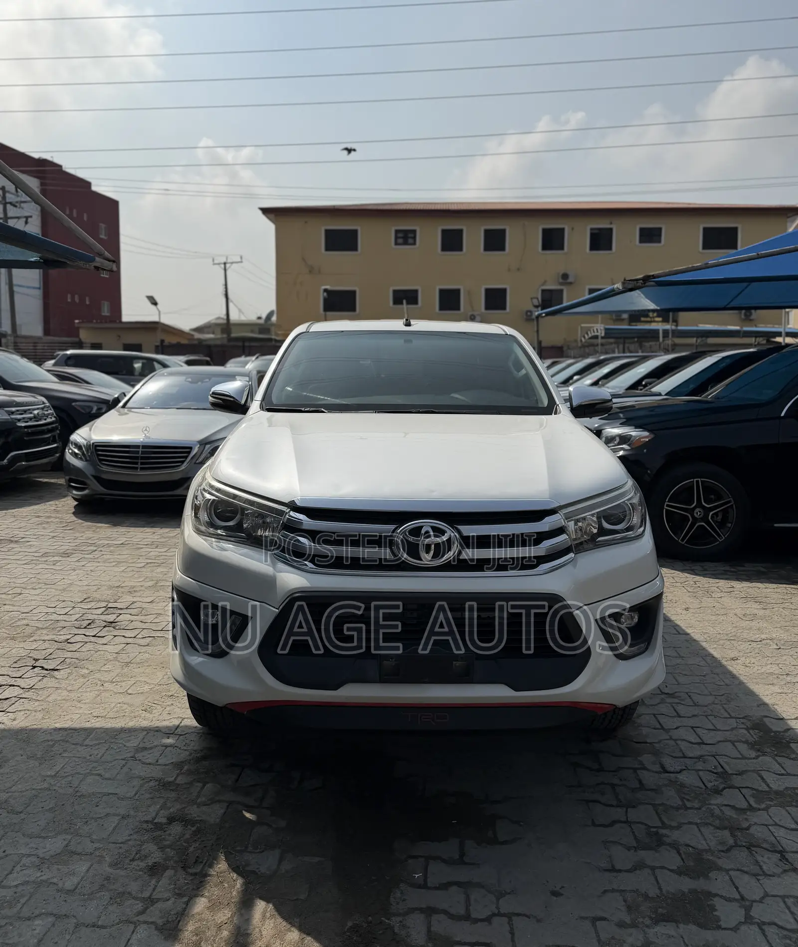 Toyota Hilux SR 4x4 2018 White