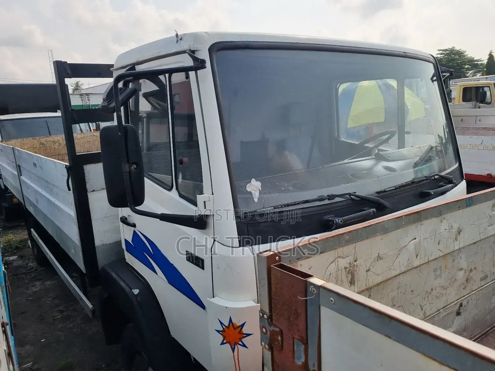 Mercedes Benz 814 Pickup Truck (Long Chassis)