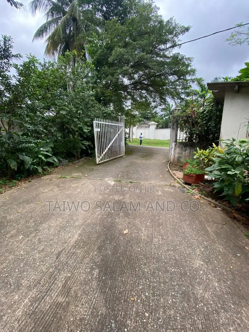 1580sqm of Land With Old Structure