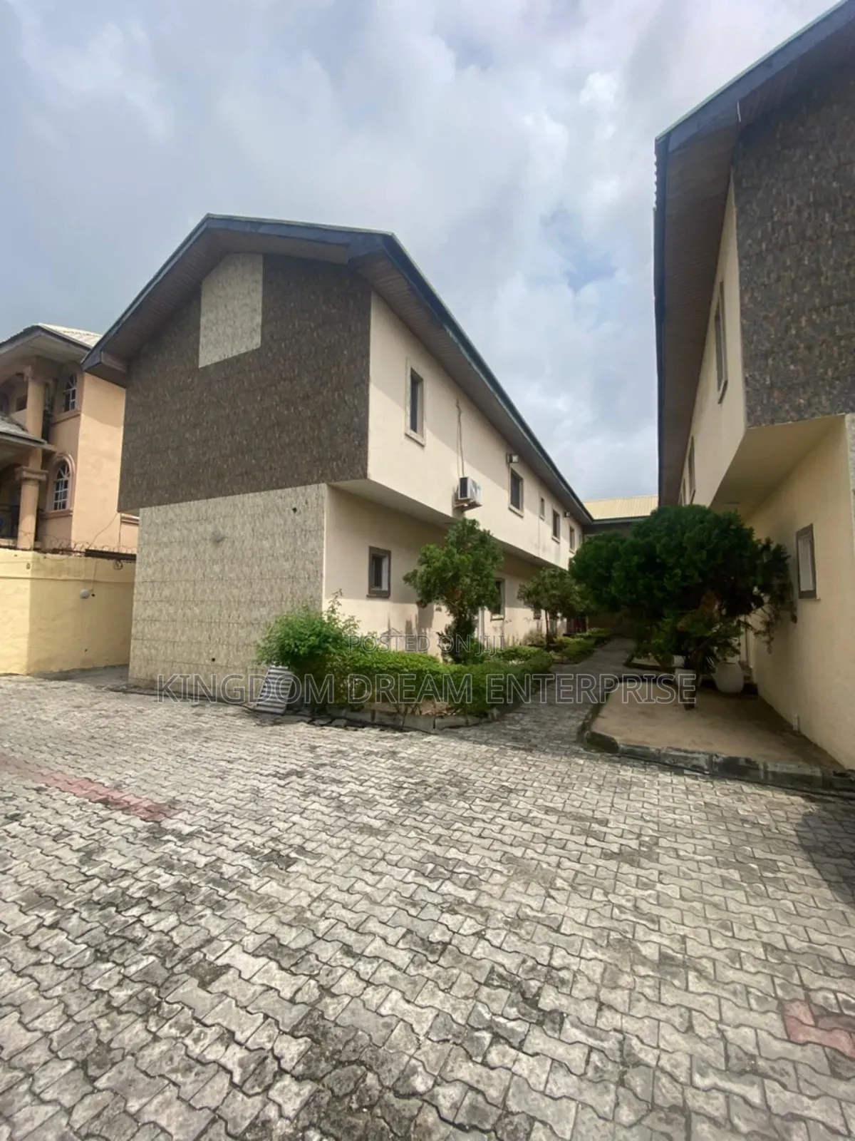 3bdrm Maisonette in Lekki Phase 1 for sale