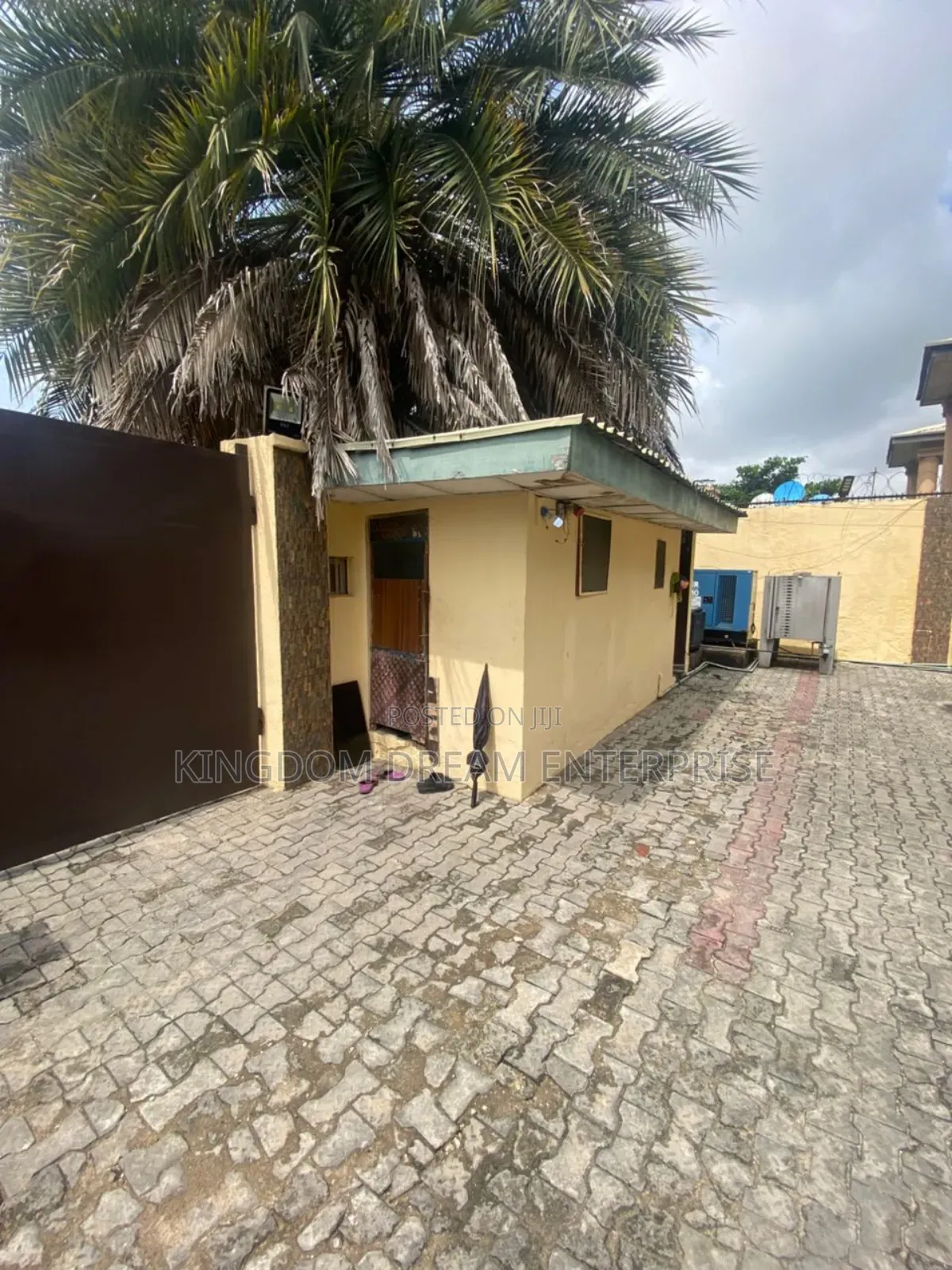 3bdrm Maisonette in Lekki Phase 1 for sale