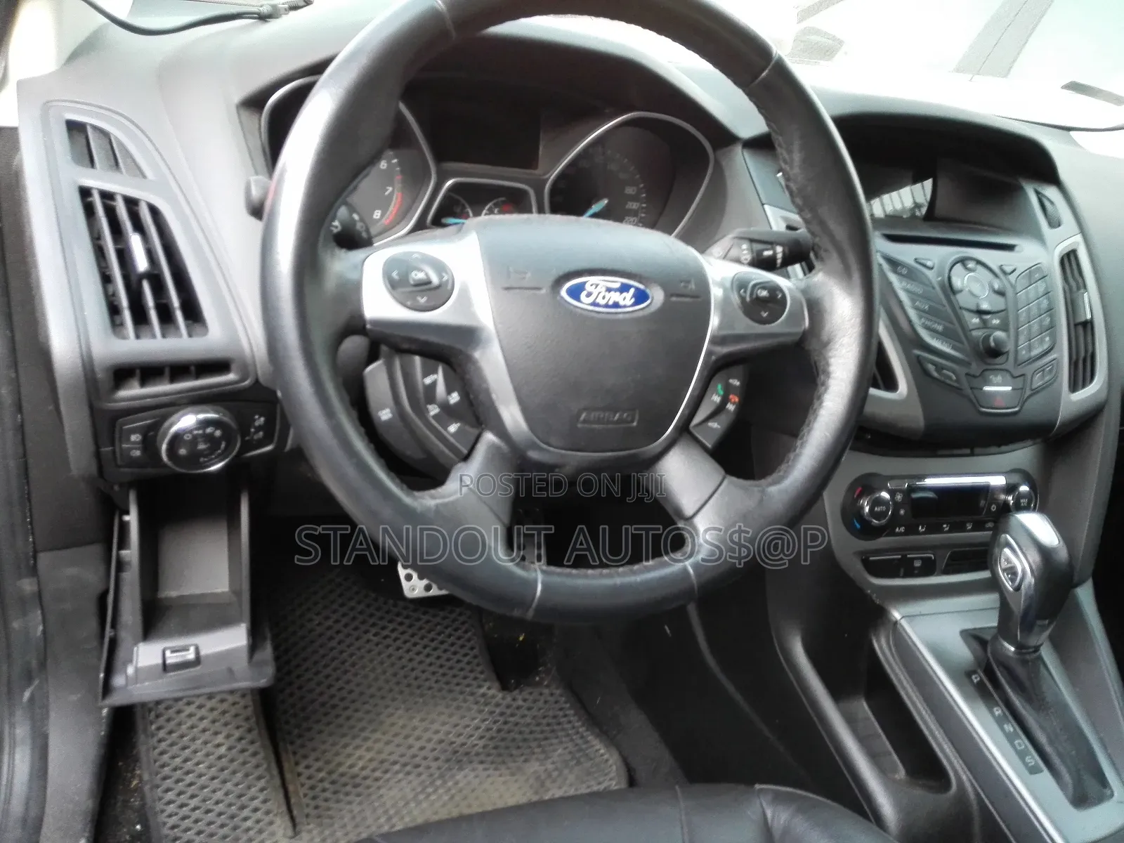 Ford Focus SE Sedan FWD (2.0L 4cyl 5M) 2013 Black
