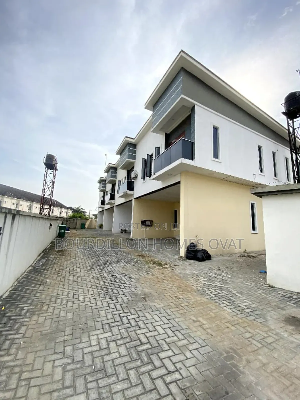 4bdrm Duplex in Ikota Villa Estate for rent