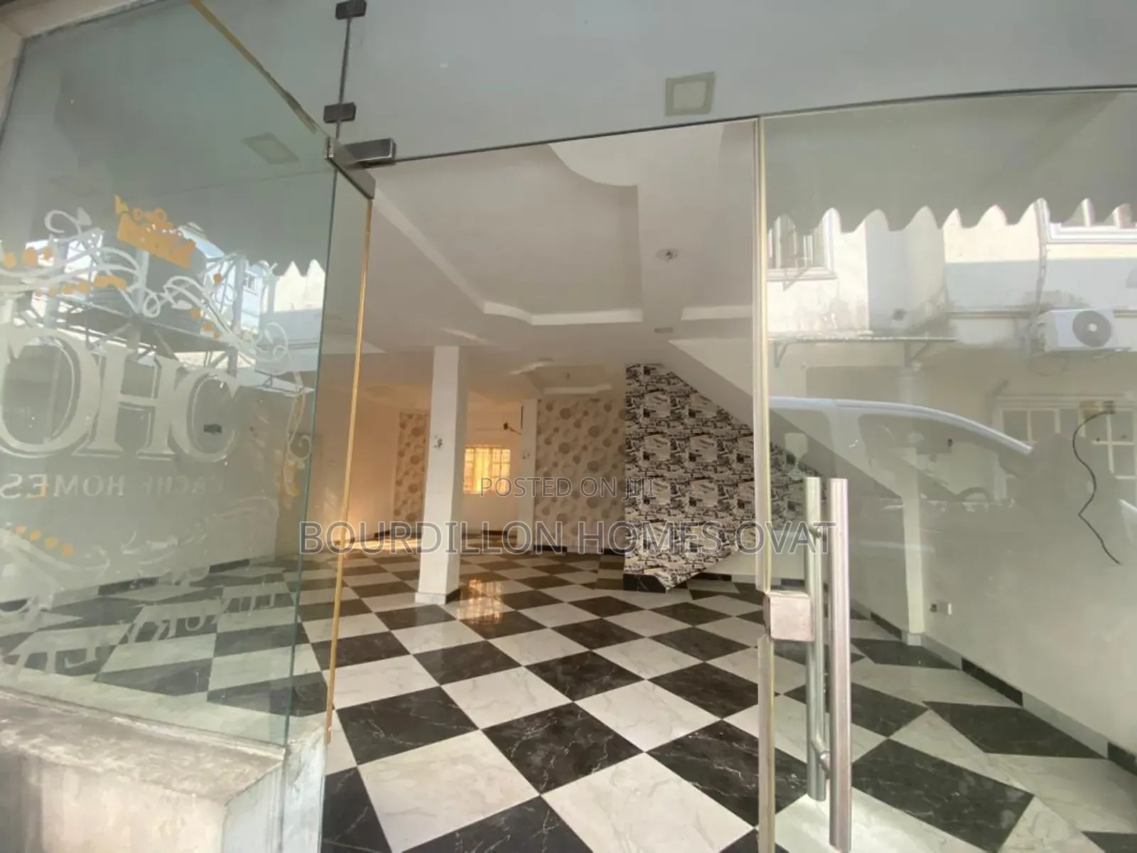 1bdrm Apartment in Lekki Phase 1 for rent