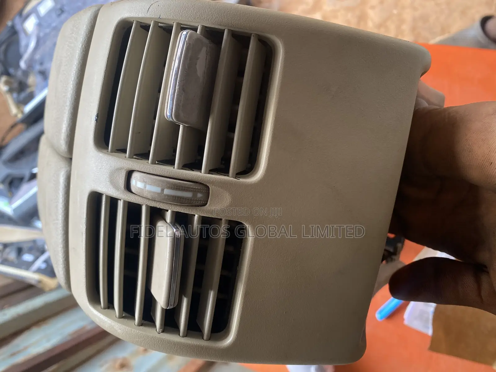 C300 2008 Rear Air Conditioning Vent