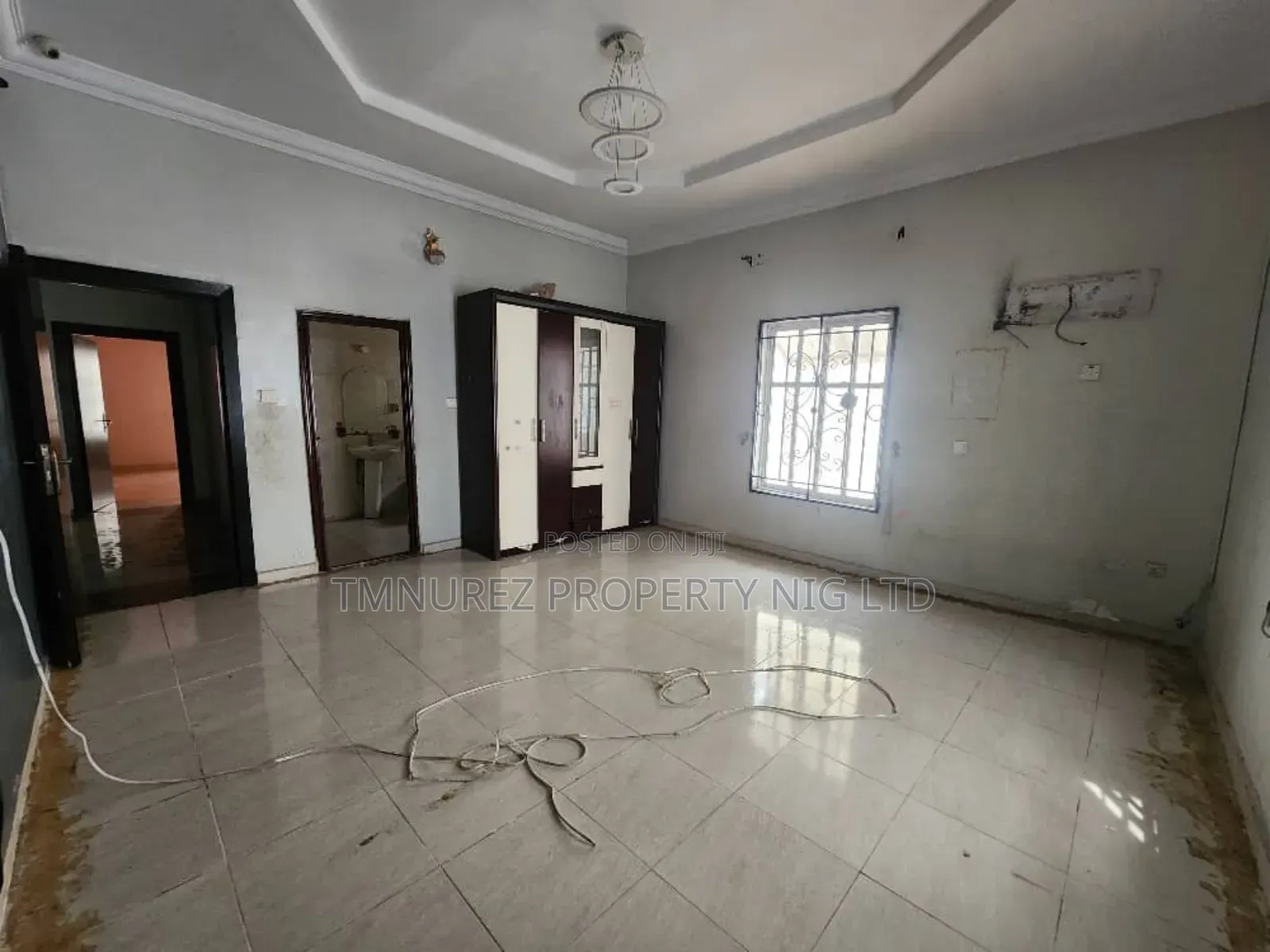 5bdrm Duplex in Chevron for rent