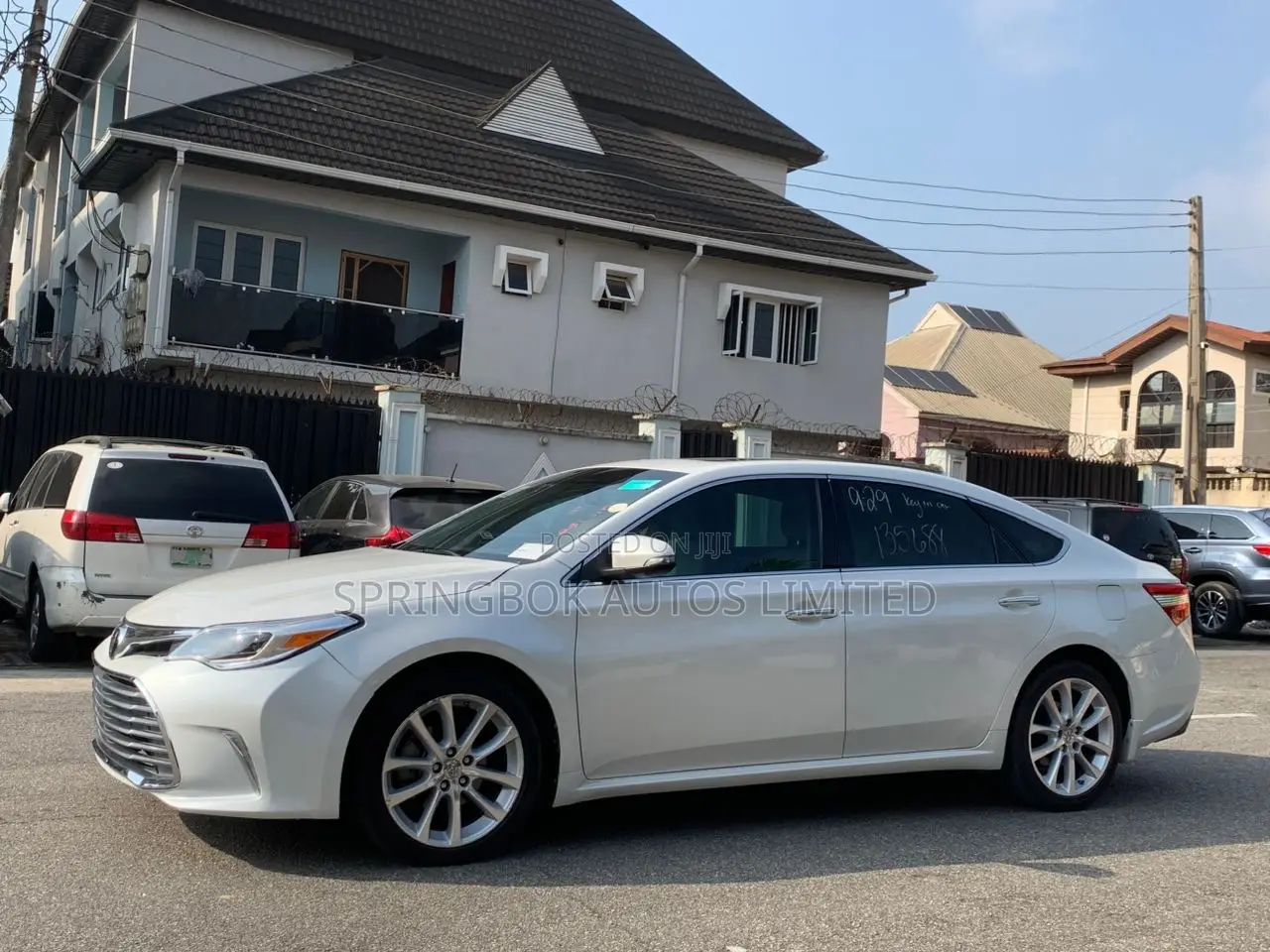 Toyota Avalon Limited 4dr Sedan (3.5L 6cyl 6A) 2015 White