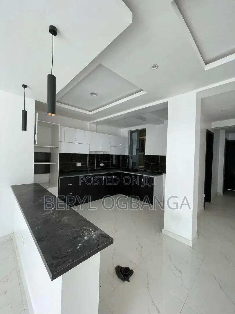2bdrm Apartment in Lekki Phase 2 for rent