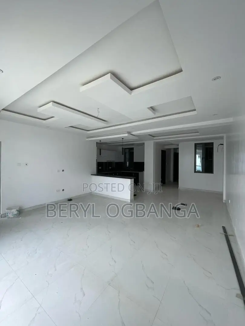 2bdrm Apartment in Lekki Phase 2 for rent