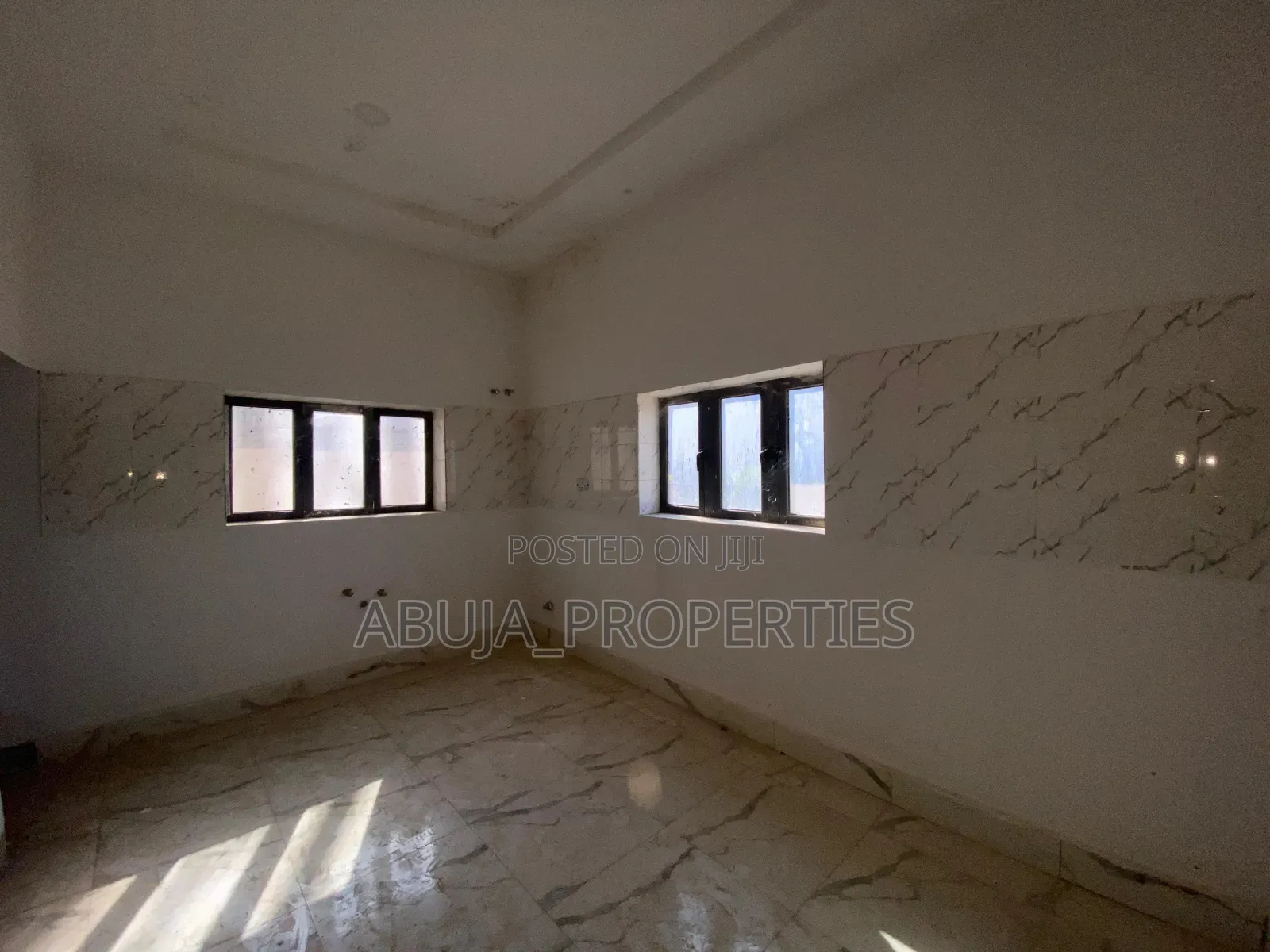 5bdrm Duplex in Guzape District for sale