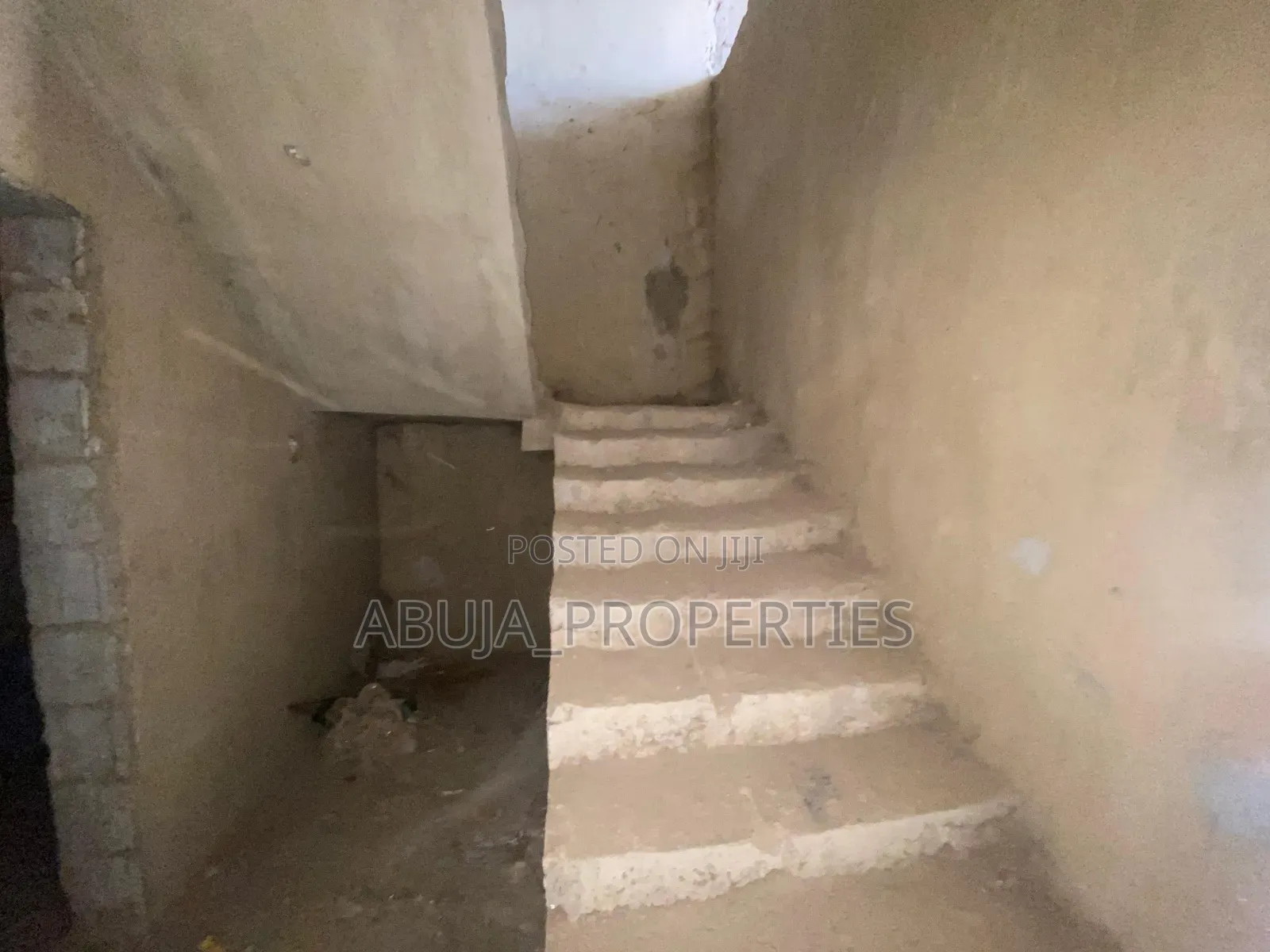 5bdrm Duplex in In A Mini Estate, Guzape District for sale