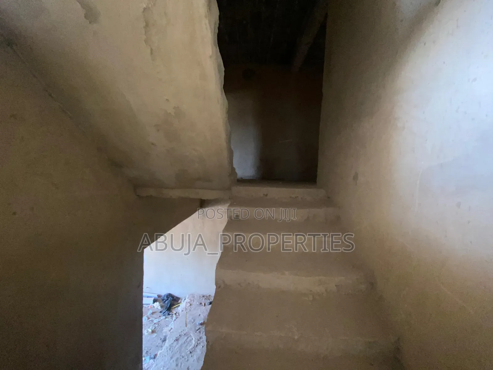 5bdrm Duplex in In A Mini Estate, Guzape District for sale