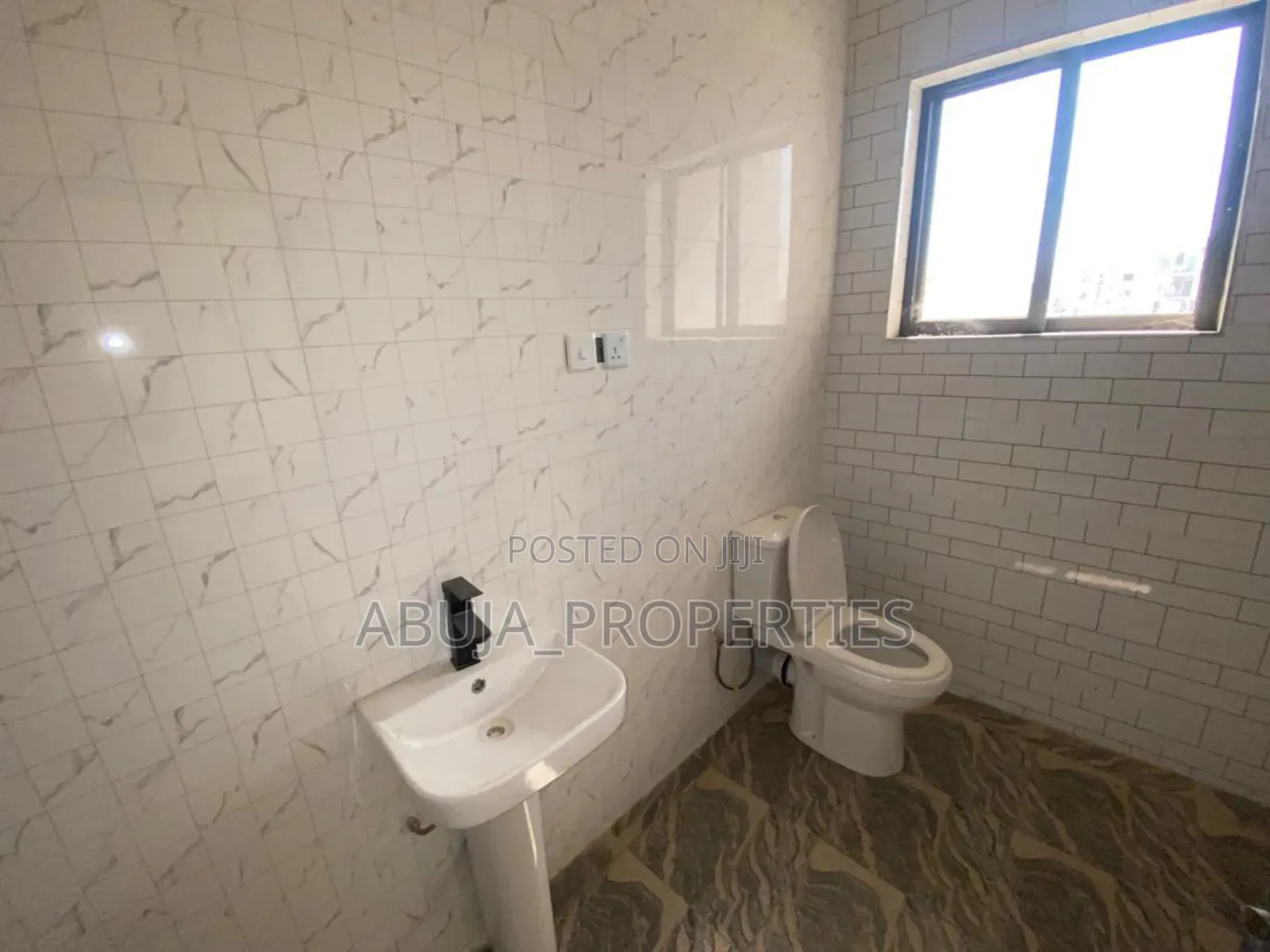 4bdrm Duplex in In A Secured And, Guzape District for rent