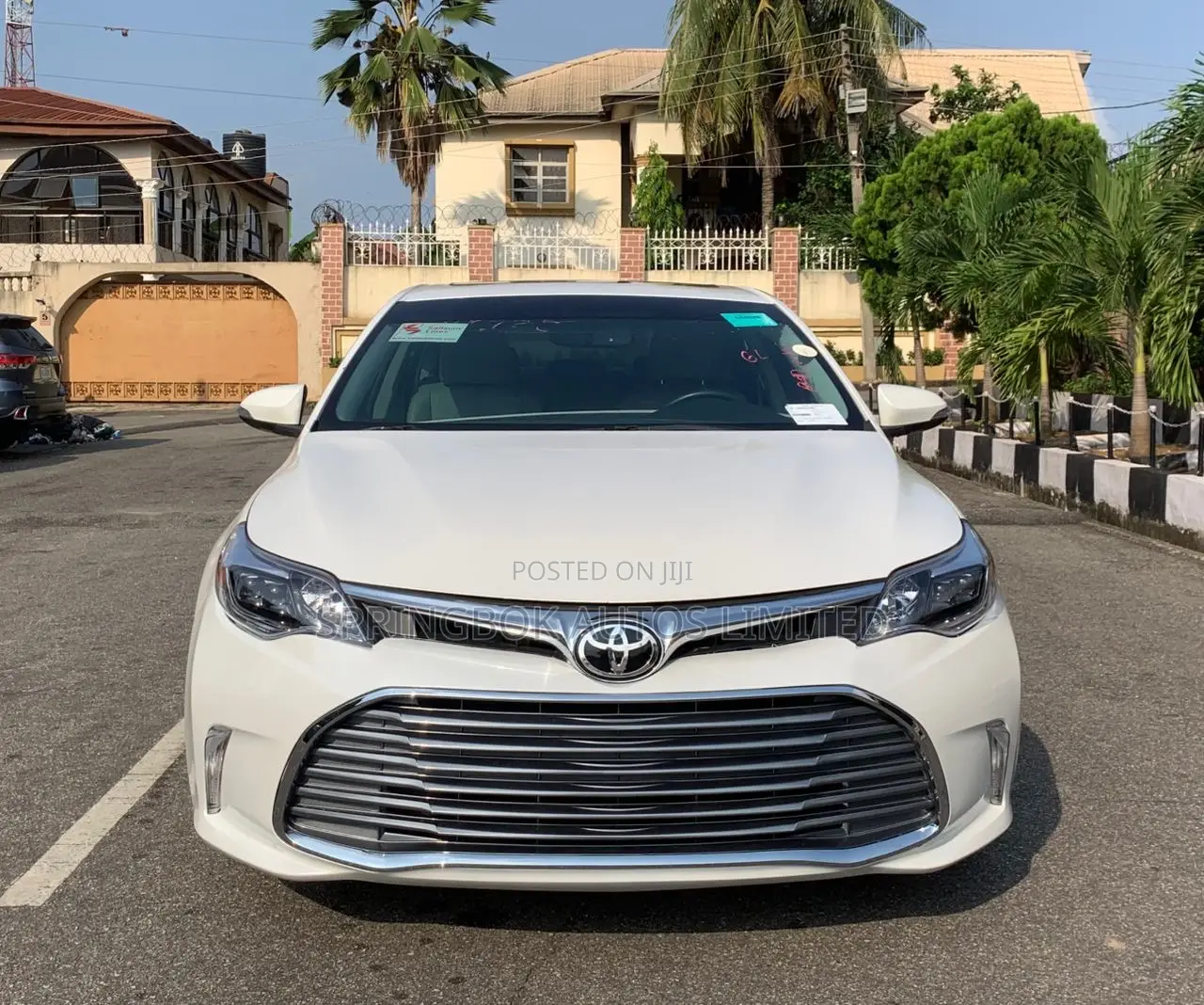 Toyota Avalon Limited 4dr Sedan (3.5L 6cyl 6A) 2015 White