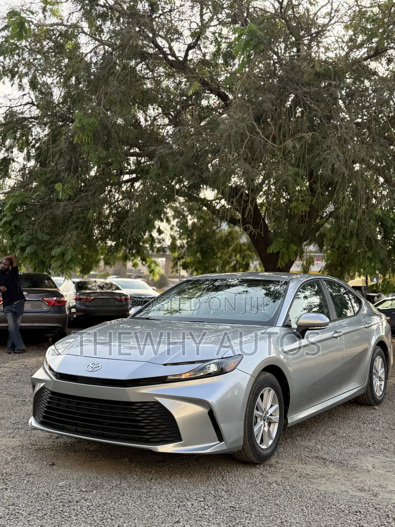 Toyota Camry LE 2025 Silver