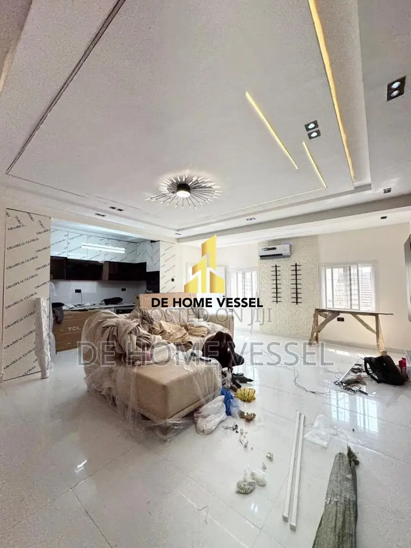 2bdrm Apartment in Lekki Phase 1 for sale