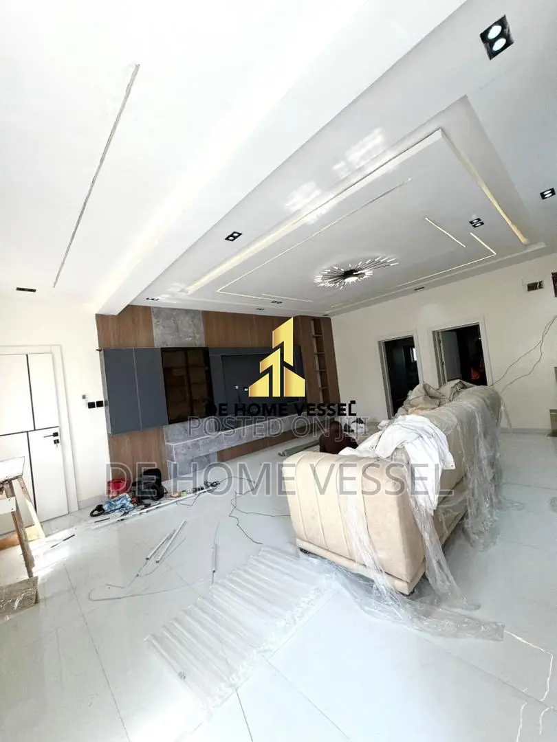 2bdrm Apartment in Lekki Phase 1 for sale