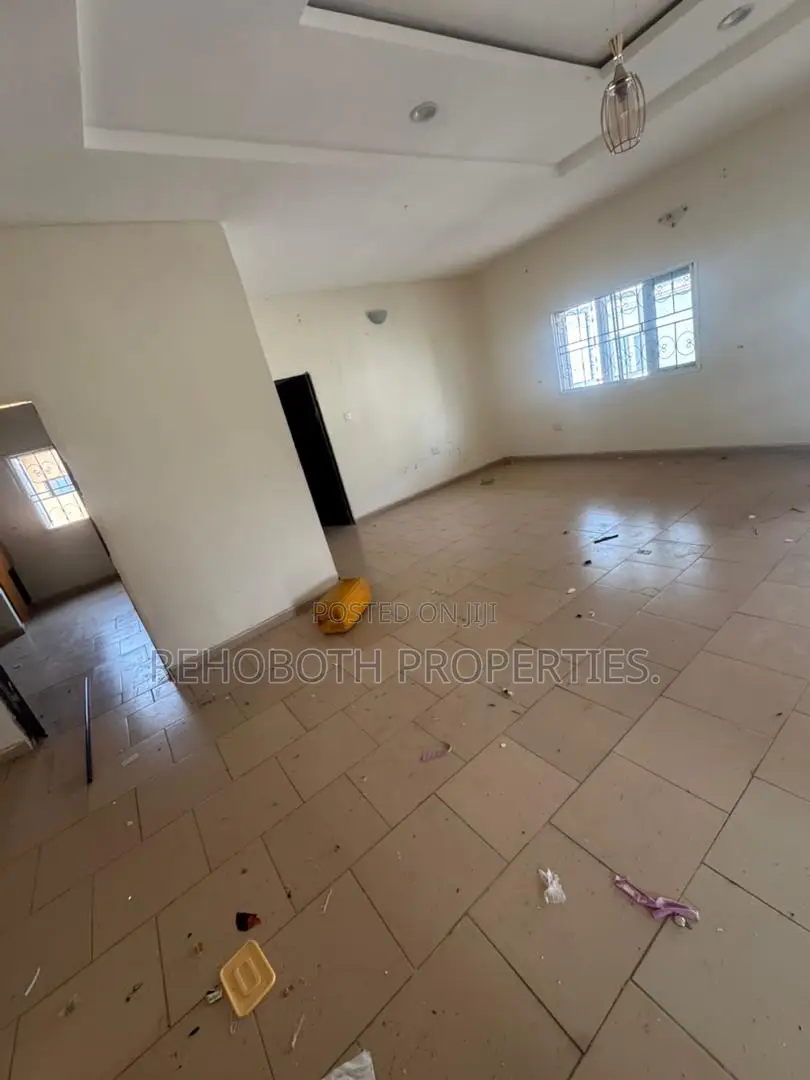 3bdrm Apartment in Ayilara, Oluyole Estate for rent