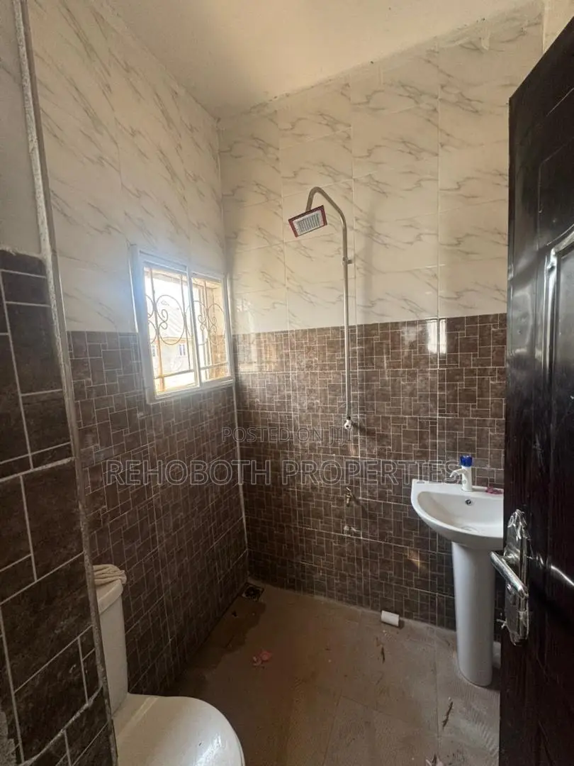 3bdrm Apartment in Ayilara, Oluyole Estate for rent