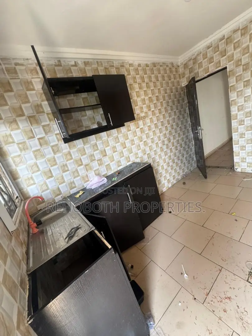 3bdrm Apartment in Ayilara, Oluyole Estate for rent