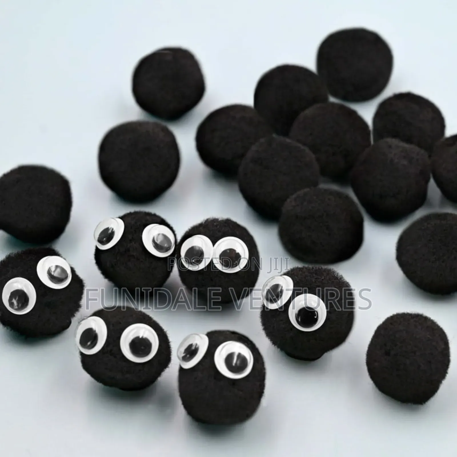 90pcs Black Pom Poms