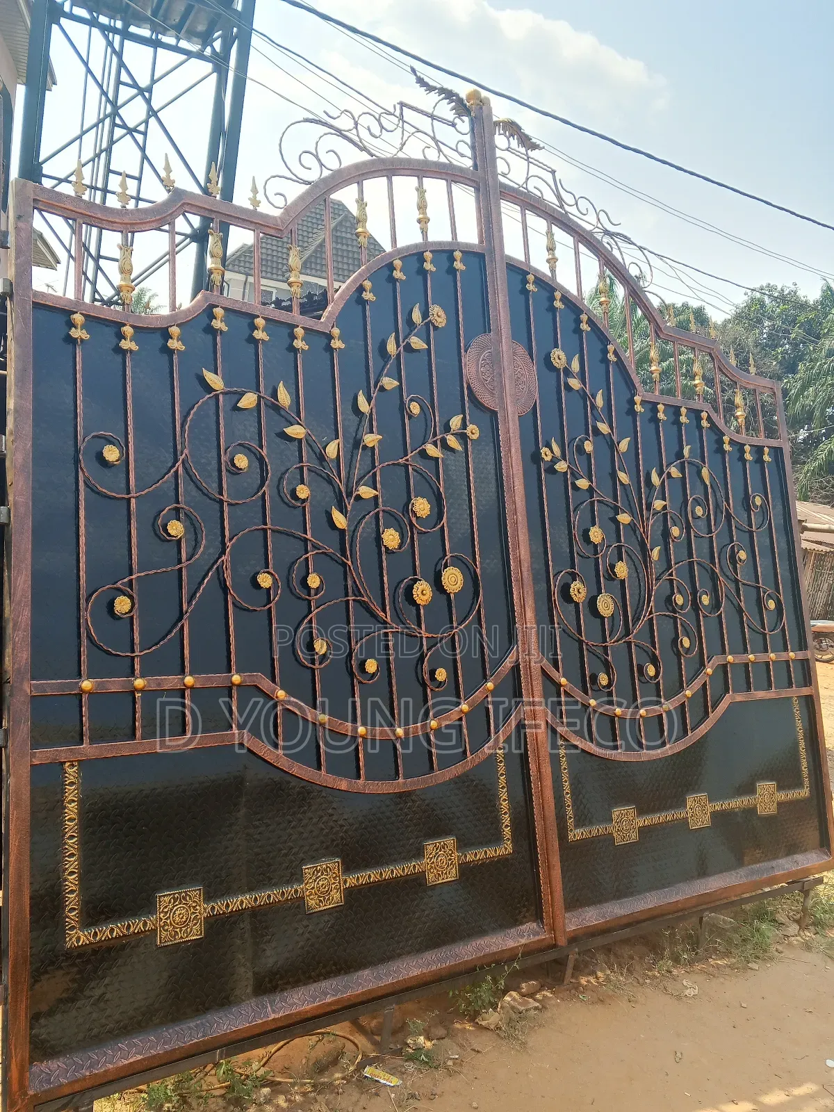 New Moden Wrought Iron Flower Gate