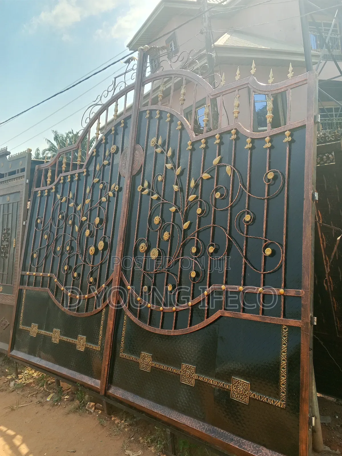 New Moden Wrought Iron Flower Gate