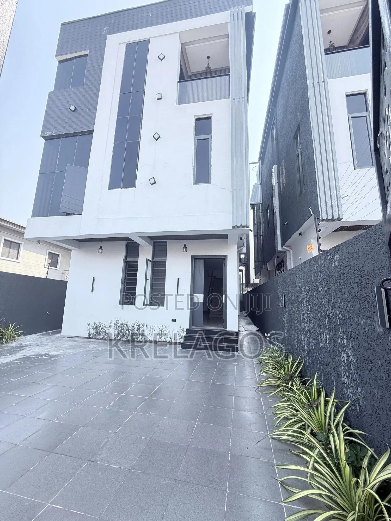 5bdrm Duplex in Lekki for sale