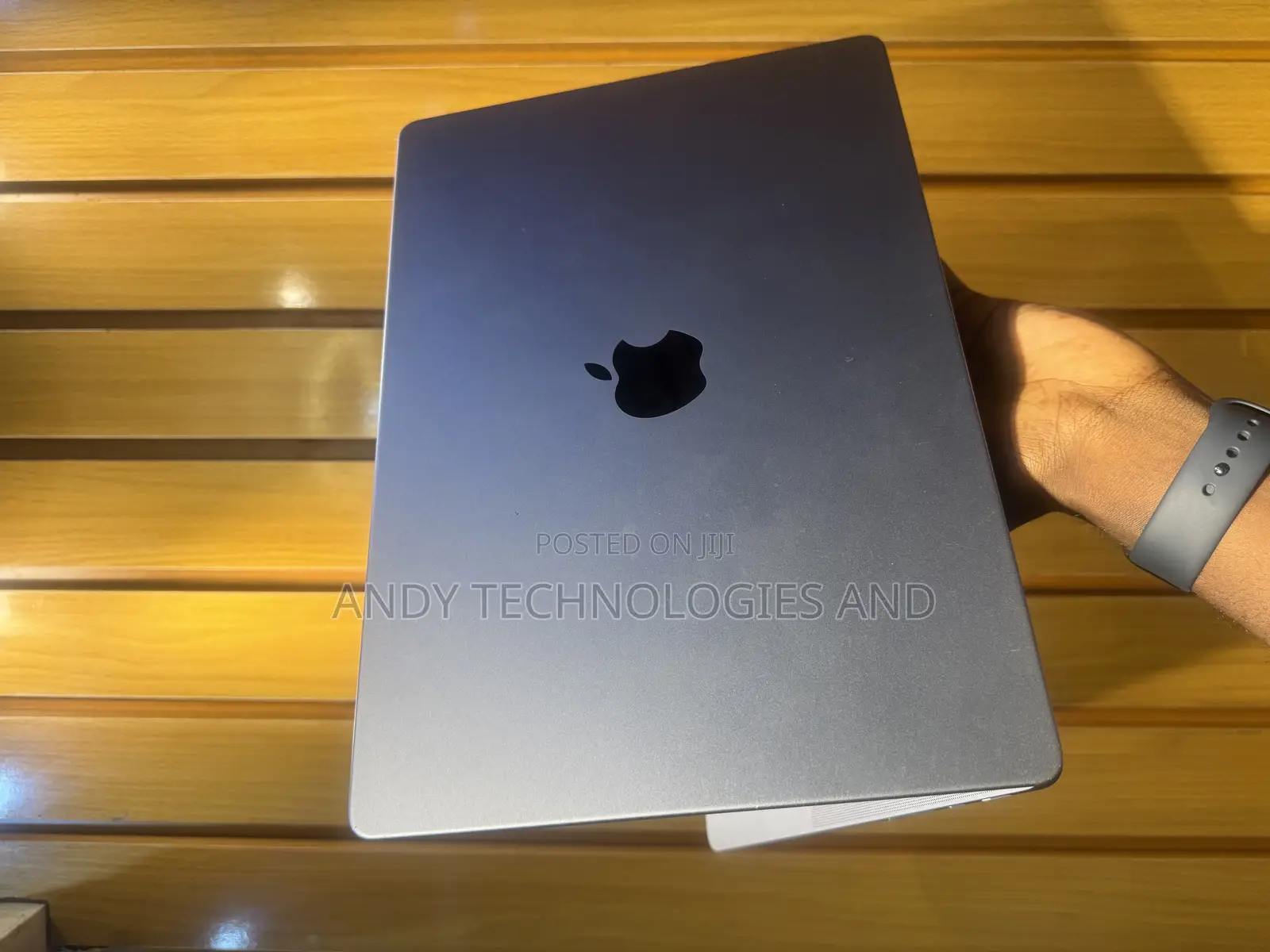 Laptop Apple MacBook Pro 2020 M1 6GB Apple M1 Max HDD+SSD 2T