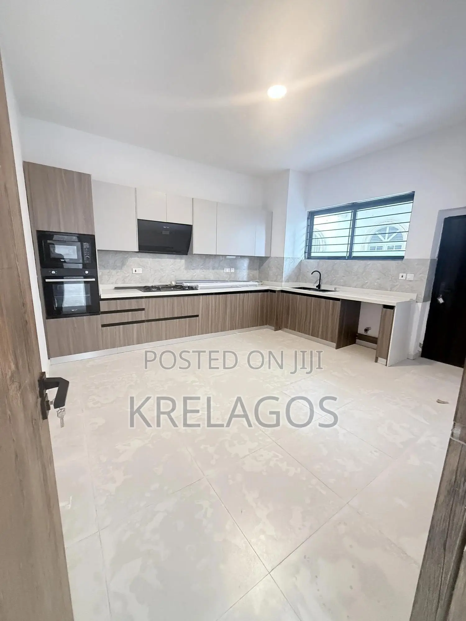 4bdrm Duplex in Lekki Phase 1 for sale